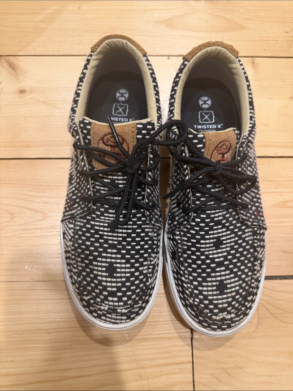 Twisted X women’s Black & White Woven Pattern Sneakers